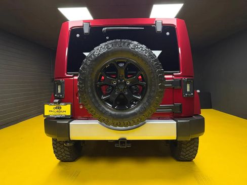 Used 2012 Jeep Wrangler Unlimited Sahara w/ Connectivity Group AWD/4WD image 4