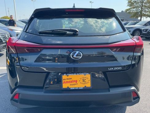 Used 2019 Lexus UX 200 image 4