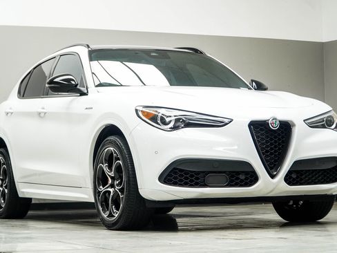 Used 2023 Alfa Romeo Stelvio Veloce AWD/4WD image 4