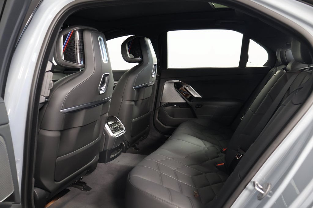 New 2026 BMW 740i w/ Premium Package RWD image 6