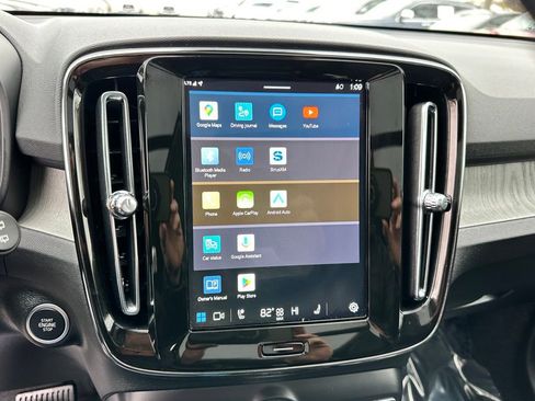 Used 2025 Volvo XC40 B5 Core image 19