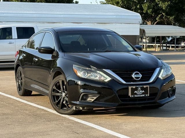 Used 2017 Nissan Altima 2.5 SR w/ Midnight Edition Package FWD image 2