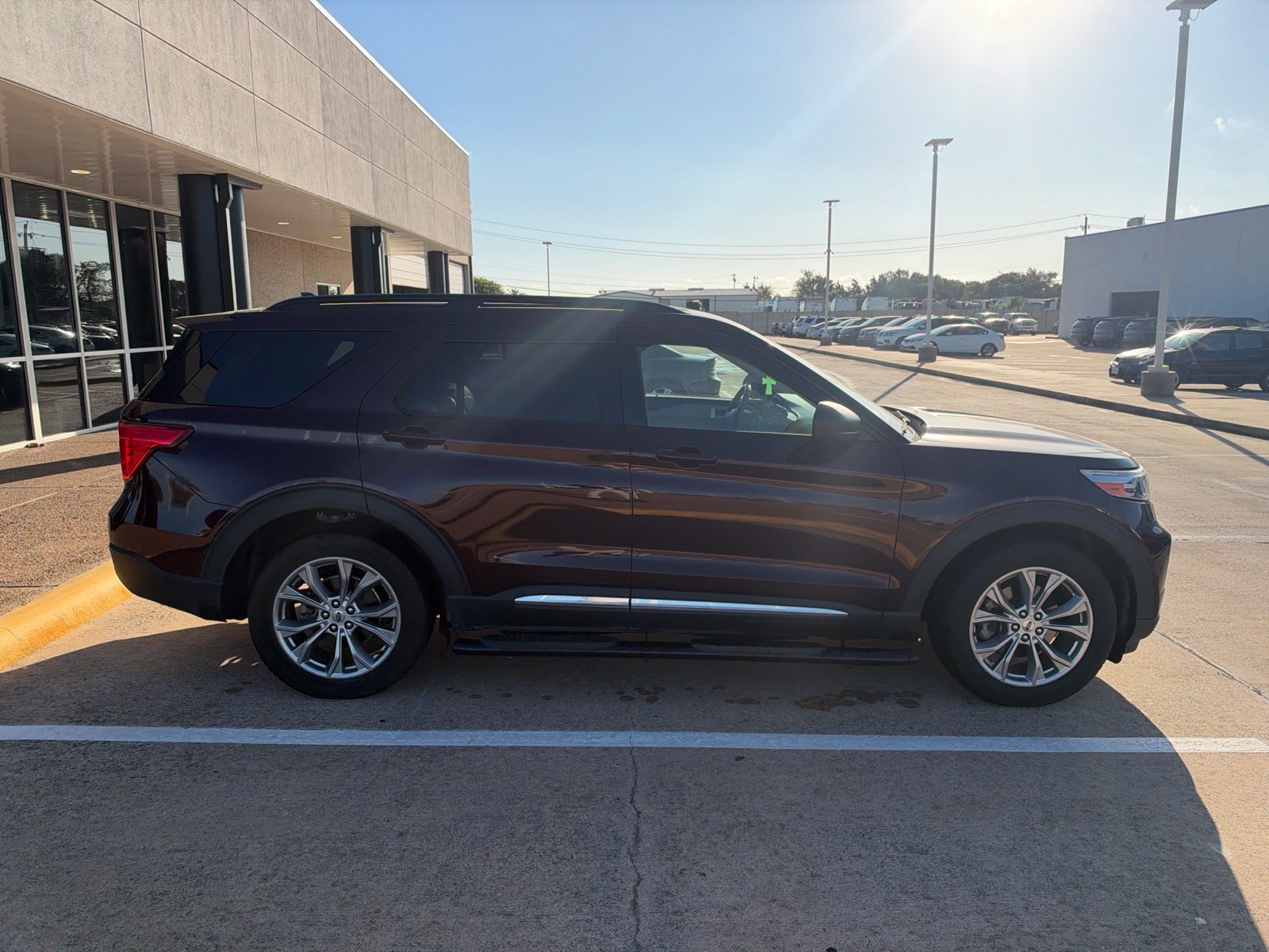 Used 2022 Ford Explorer XLT w/ Equipment Group 202A AWD/4WD image 8