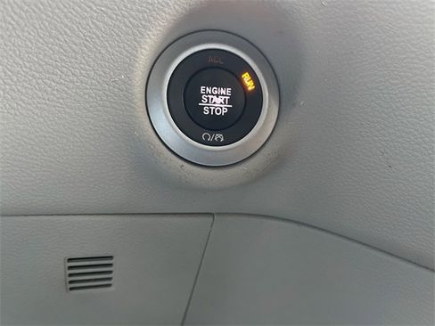 Used 2020 Chrysler Voyager Lxi image 16