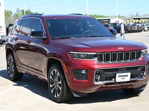 Used 2025 Jeep Grand Cherokee Overland w/ Luxury Tech Group IV AWD/4WD image 2