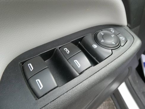 Used 2018 Chevrolet Equinox LT image 22