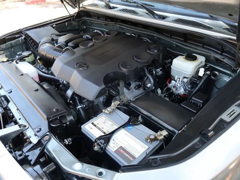 Used 2011 Toyota FJ Cruiser 4WD w/ Upgrade Pkg image 38