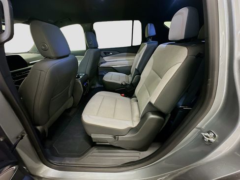 Used 2025 Chevrolet Traverse LT image 28