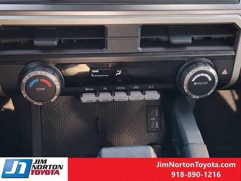Used 2025 Toyota Tacoma SR5 AWD/4WD image 20