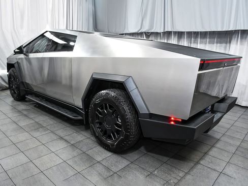 Used 2024 Tesla Cybertruck AWD Crew Cab image 8