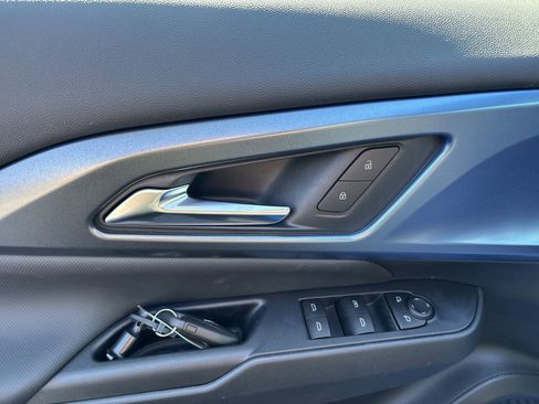 New 2026 Chevrolet Equinox EV LT image 16