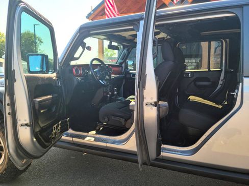 Used 2021 Jeep Gladiator Rubicon AWD/4WD image 7