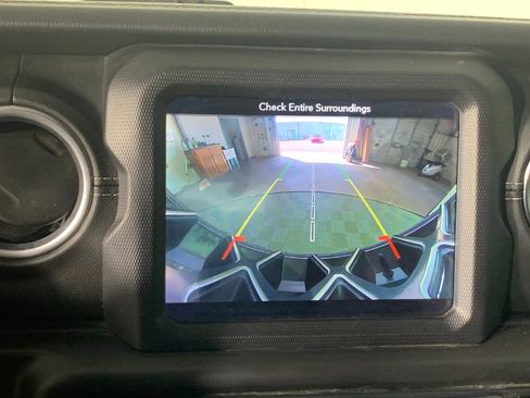 Used 2018 Jeep Wrangler Unlimited Sahara image 27