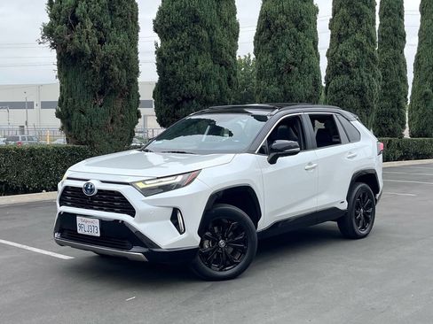 Used 2023 Toyota RAV4 XSE AWD/4WD image 3