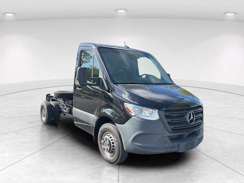 Used 2023 Mercedes-Benz Sprinter 3500 image 2