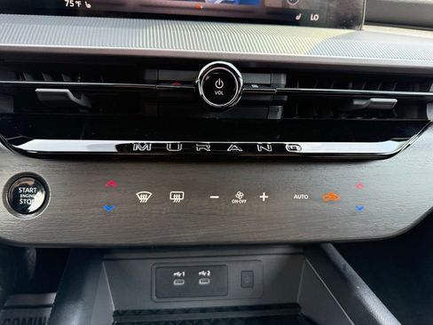 Used 2025 Nissan Murano SV AWD/4WD image 18