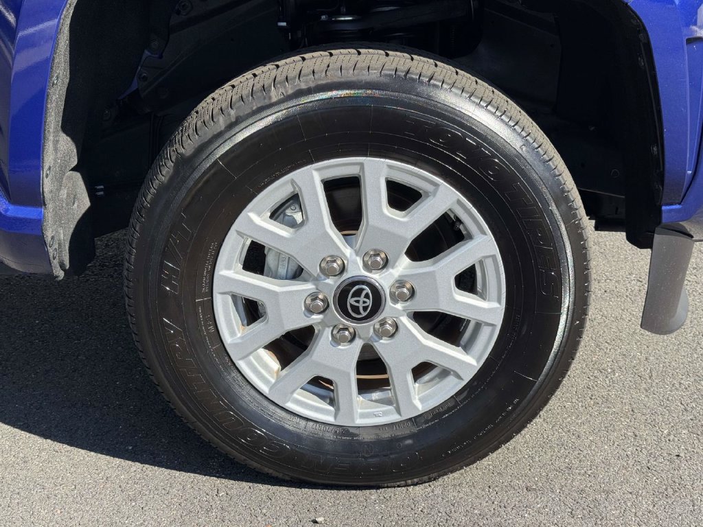 Used 2025 Toyota Tacoma SR5 AWD/4WD image 27