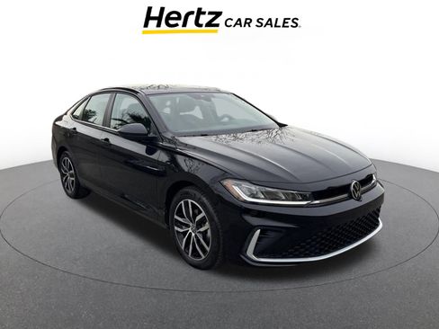 Used 2025 Volkswagen Jetta SE image 1