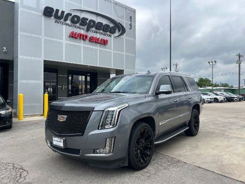 Used 2018 Cadillac Escalade Luxury AWD/4WD image 2