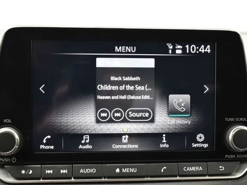 Used 2025 Nissan Rogue SV image 31