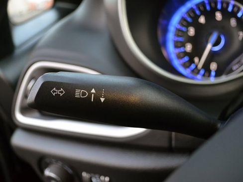 Used 2025 Chrysler Pacifica Select image 19