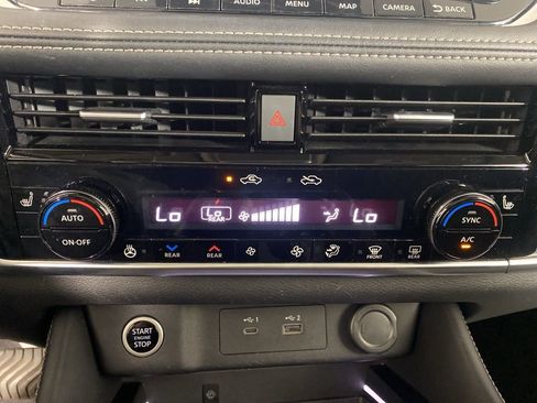 Used 2022 Nissan Rogue Platinum w/ Head-Up Display Package AWD/4WD image 16