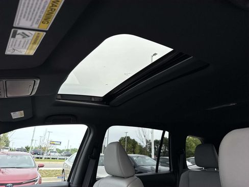 Used 2023 Honda Passport EX-L image 9