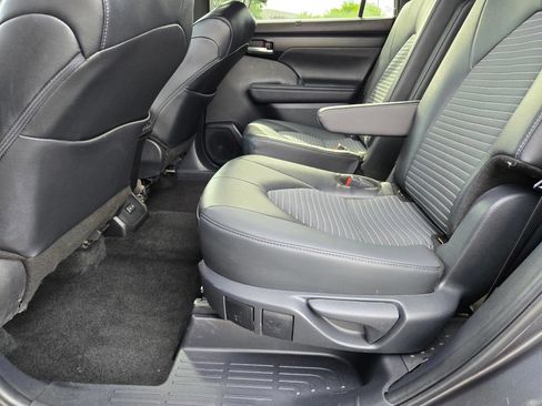 Used 2025 Toyota Highlander XSE AWD/4WD image 10