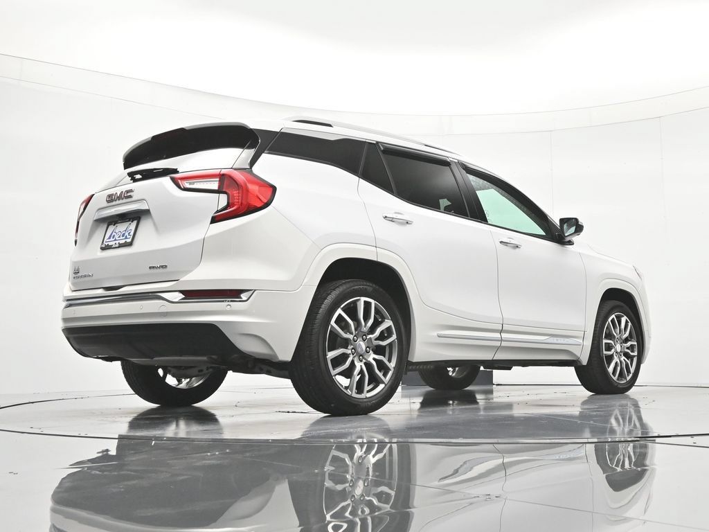 Used 2024 GMC Terrain Denali w/ Denali Premium Package AWD/4WD image 42