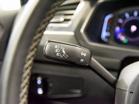 Used 2021 Volkswagen Tiguan SEL image 28