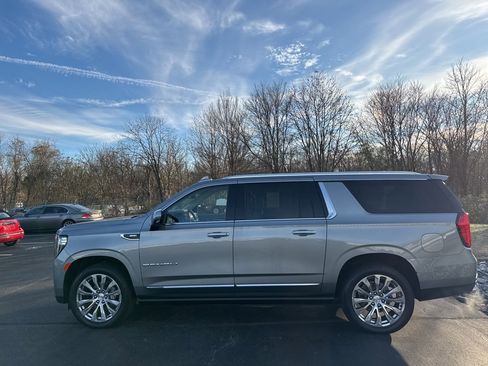 Used 2023 GMC Yukon XL Denali image 2