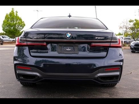 Used 2022 BMW 750i xDrive w/ Executive Package AWD/4WD image 9