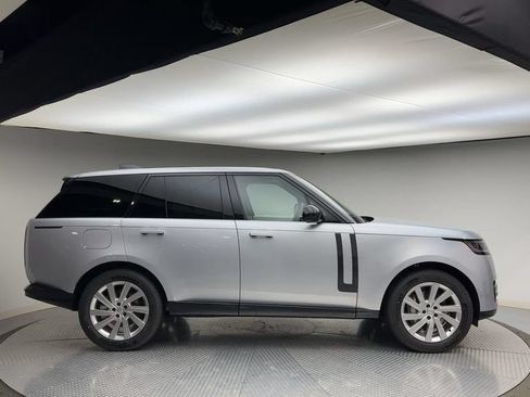 Used 2024 Land Rover Range Rover SE AWD/4WD image 9