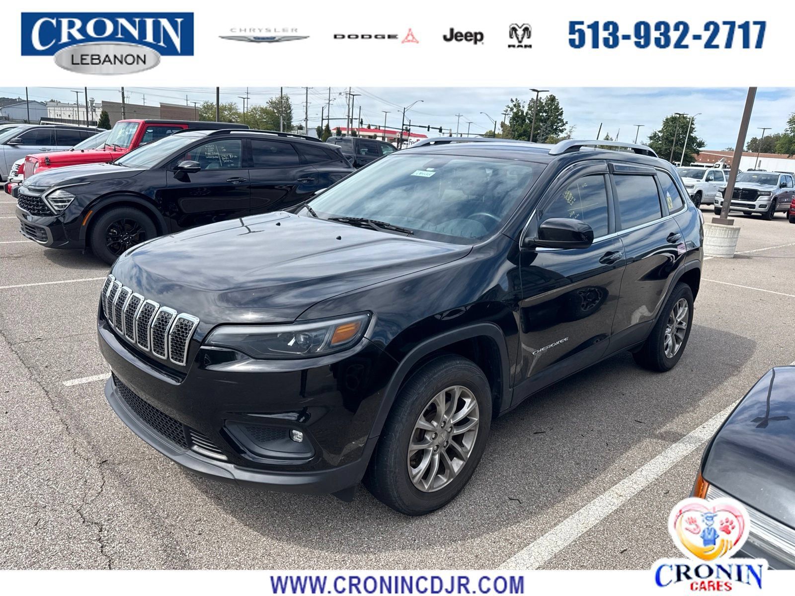 Used 2019 Jeep Cherokee Latitude Plus w/ Cold Weather Group AWD/4WD image 1
