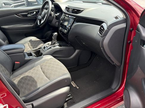 Used 2022 Nissan Rogue Sport SV w/ Technology Package AWD/4WD image 9