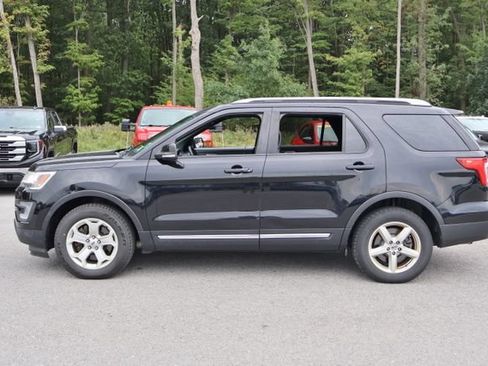 Used 2017 Ford Explorer XLT w/ Equipment Group 202A AWD/4WD image 4