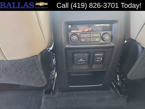 Used 2023 Chevrolet Traverse Premier AWD/4WD image 22