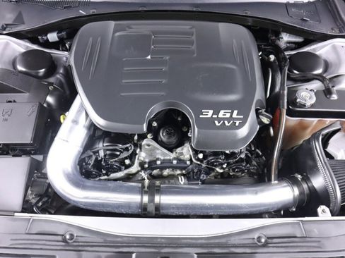 Used 2018 Chrysler 300 Limited w/ Safetytec Plus Group image 43