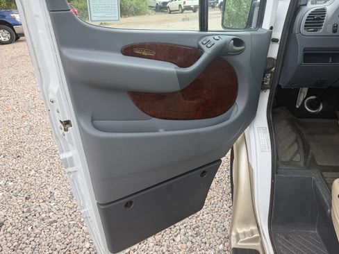 Used 2005 Dodge Sprinter 2500 w/ PWR Convenience Group RWD image 14