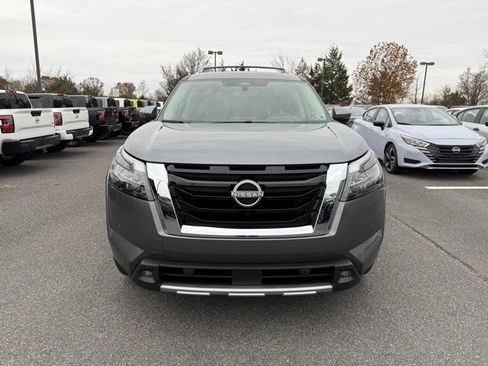 New 2025 Nissan Pathfinder SL w/ SL Premium Package image 3