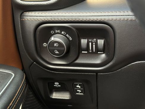 Used 2022 RAM 1500 Limited w/ Body Color Bumper Group AWD/4WD image 26