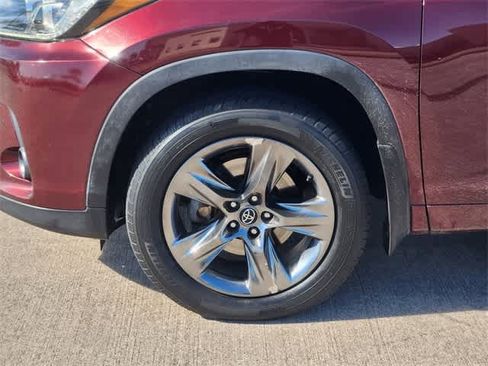 Used 2017 Toyota Highlander Limited Platinum image 8