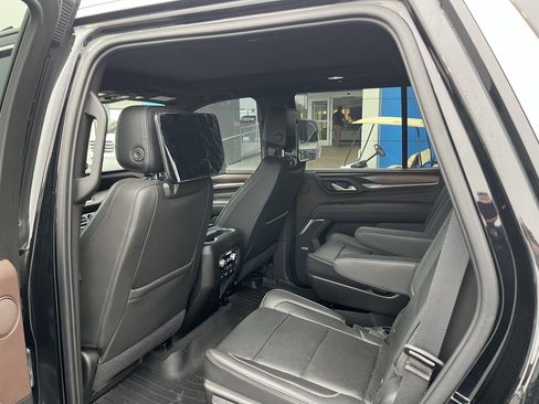 Used 2021 GMC Yukon Denali w/ Denali Premium Package image 3
