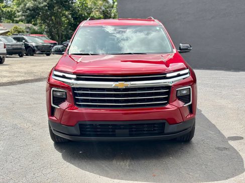 Used 2025 Chevrolet Traverse LT w/ Driver Confidence Package FWD image 2