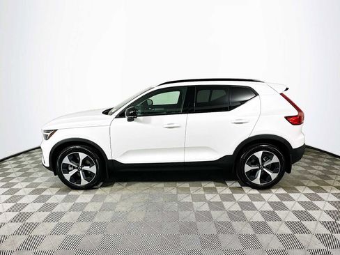 Used 2025 Volvo XC40 B5 Plus w/ Climate Package image 4