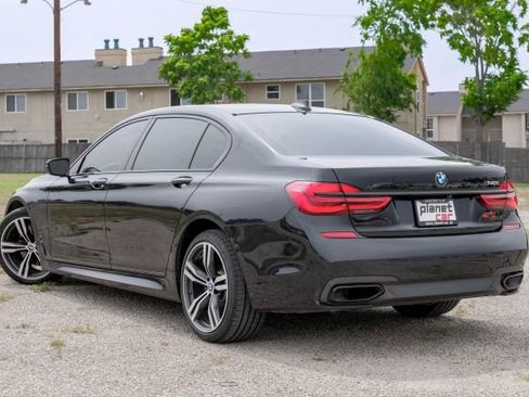 Used 2018 BMW 740i image 15