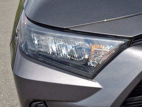 Used 2022 Toyota RAV4 LE w/ Carpet Mat Package (TMS) AWD/4WD image 9