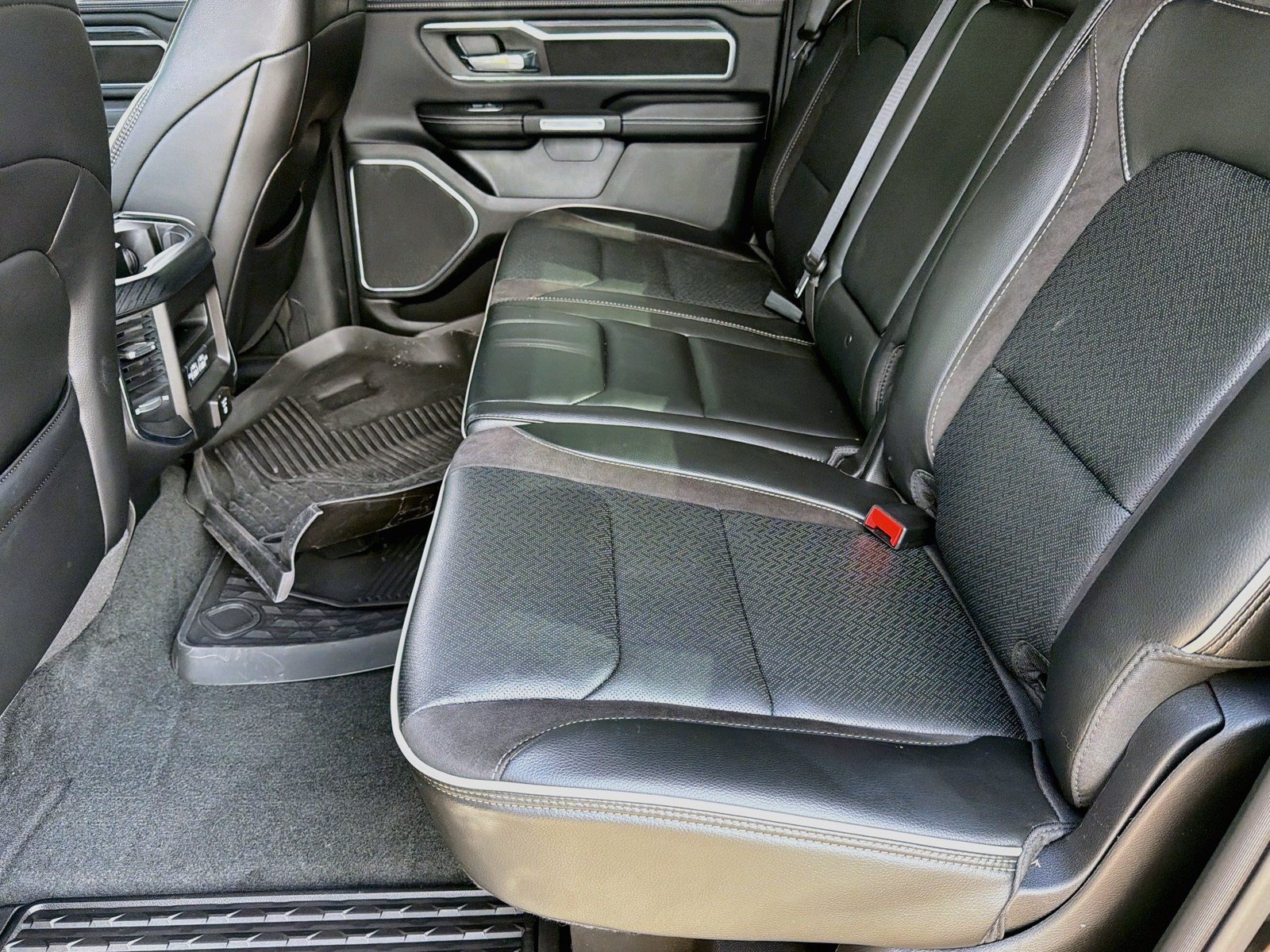 Used 2023 RAM 1500 Laramie AWD/4WD image 23