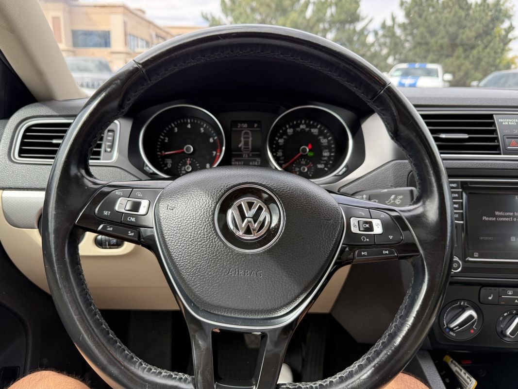 Used 2017 Volkswagen Jetta SE FWD image 29