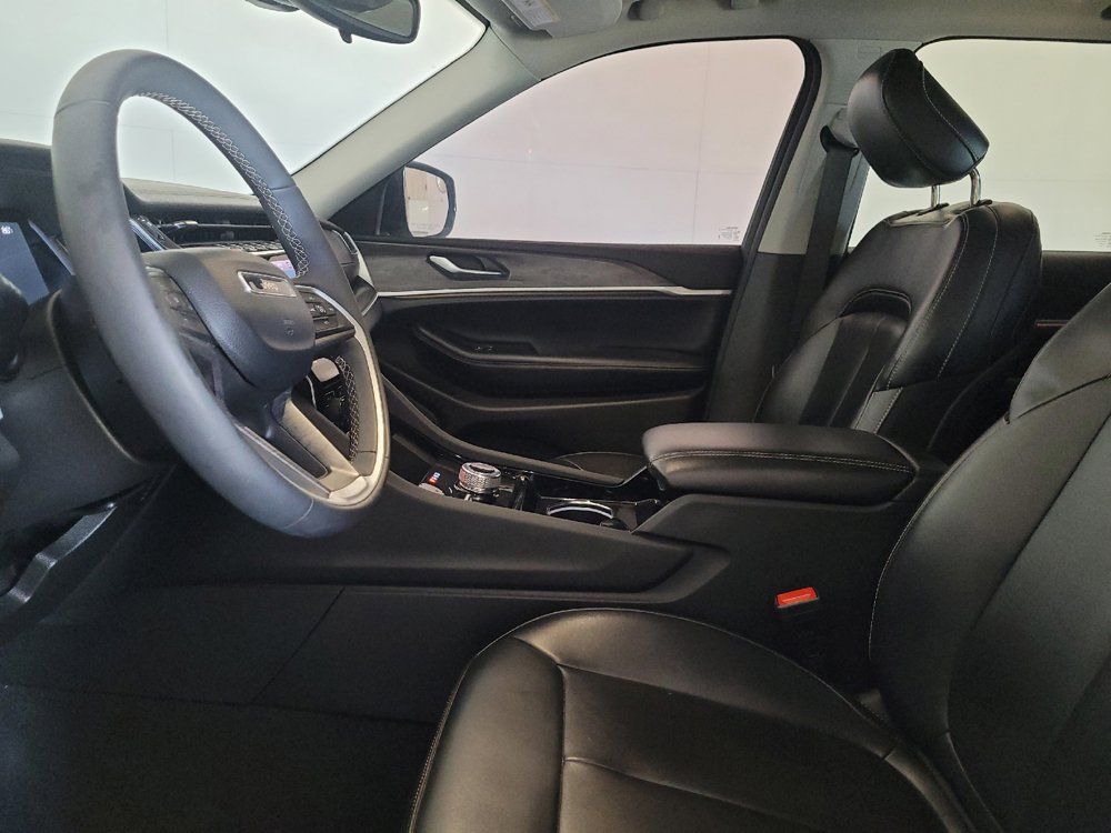 Used 2023 Jeep Grand Cherokee Limited AWD/4WD image 17